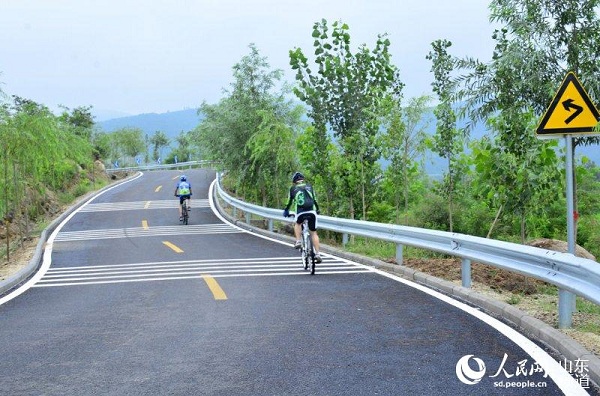 鄉(xiāng)村公路+旅游產(chǎn)業(yè)