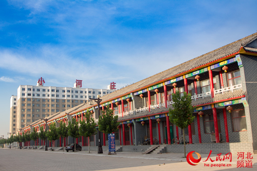 圖為小河莊村仿古一條街。小河莊供圖