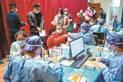 十余省區(qū)市啟動(dòng)新冠疫苗第三針接種工作 抗體水平可達(dá)原來的10-30倍 加強(qiáng)針如何加強(qiáng)防護(hù)