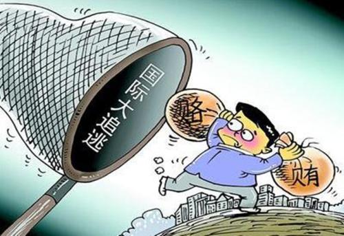   加強(qiáng)反腐追逃追贓法治化、規(guī)范化——聚焦全國(guó)  人大常委會(huì)首次聽(tīng)取國(guó)家監(jiān)委專(zhuān)項(xiàng)工作報(bào)告
