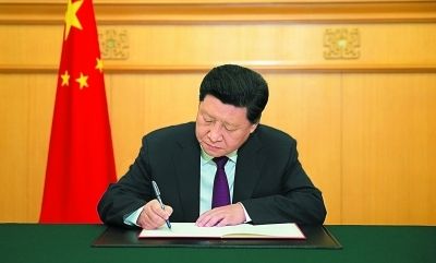 授予在抗擊新冠肺炎疫情斗爭中作出杰出貢獻的人士國家勛章和國家榮譽稱號