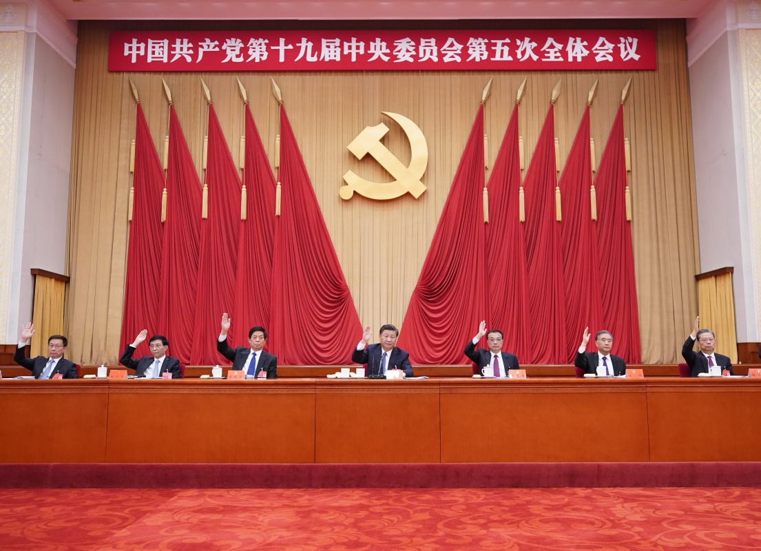 中國共產(chǎn)黨第十九屆中央委員會第五次全體會議，于2020年10月26日至29日在北京舉行。這是習(xí)近平、李克強(qiáng)、栗戰(zhàn)書、汪洋、王滬寧、趙樂際、韓正等在主席臺上。新華社記者 王曄 攝