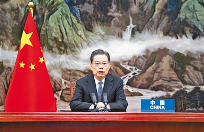 6月2日，中共中央政治局常委、中央紀(jì)委書記趙樂(lè)際在北京以視頻方式，出席“預(yù)防和打擊腐敗的挑戰(zhàn)和舉措，加強(qiáng)國(guó)際合作”聯(lián)合國(guó)大會(huì)特別會(huì)議，發(fā)表題為《秉持人類命運(yùn)共同體理念，共建清正廉潔的地球家園》的講話。 新華社記者 張領(lǐng) 攝