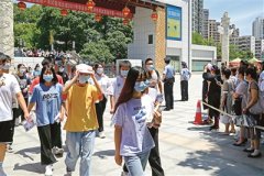 考生人數(shù)創(chuàng)新高 內(nèi)容形式有變化 疫情防控添挑戰(zhàn) 千萬考生進(jìn)考場(chǎng)