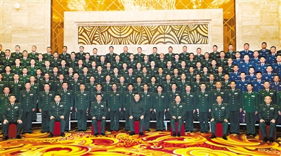 7月21日至23日，中共中央總書記、國家主席、中央軍委主席習近平來到西藏，祝賀西藏和平解放70周年，看望慰問西藏各族干部群眾。這是23日上午，習近平在拉薩親切接見駐西藏部隊官兵代表，向駐西藏部隊全體指戰(zhàn)員致以誠摯的問候，對駐西藏部隊作出的突出貢獻給予充分肯定。新華社記者 李剛 攝