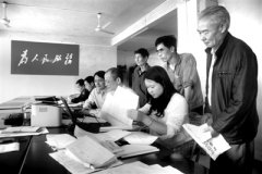 懲治群眾身邊腐敗，我們?cè)诼飞?></div>

                            </a>

                        </li>

                        

                        <li id=