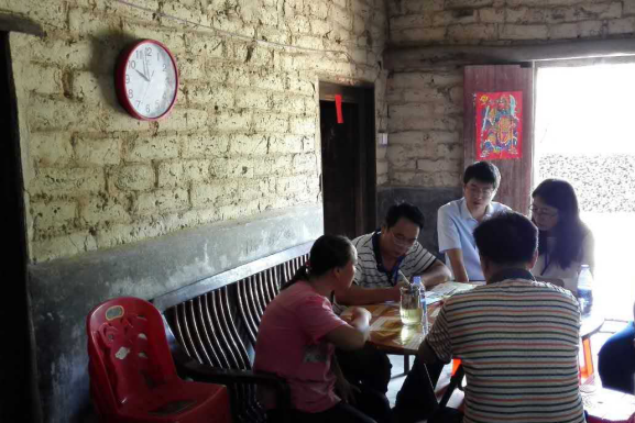 完善工作機制,層層壓實監(jiān)督責任,逐級比對,滾動摸排,強化扶貧領(lǐng)域問題線索排查,堅持零容忍,嚴肅查處扶貧領(lǐng)域腐敗問題