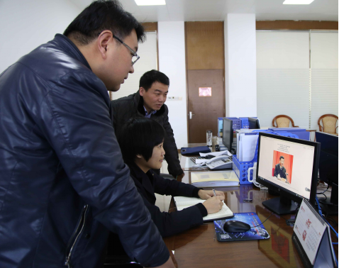 全面貫徹黨的十九大精神,重整行裝再出發(fā),以永遠在路上的執(zhí)著把全面從嚴治黨引向深入,開創(chuàng)全面從嚴治黨新局面,各地黨員干部第一時間認真學習習近平總書記重要講話精神,廉政新聞