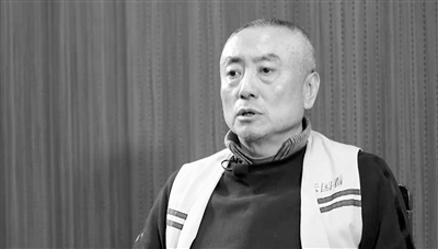 圖為蘇洪波在接受調(diào)查。