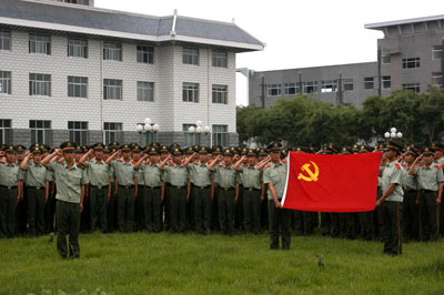 保持忠誠(chéng)干凈擔(dān)當(dāng)政治本色 始終做黨和人民的忠誠(chéng)衛(wèi)士