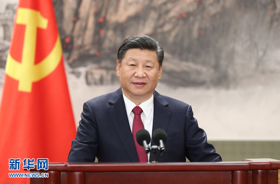 習(xí)近平引領(lǐng)中國特色社會主義進(jìn)入的新時代,也是站在十字路口的人類探索發(fā)展路徑的新時代