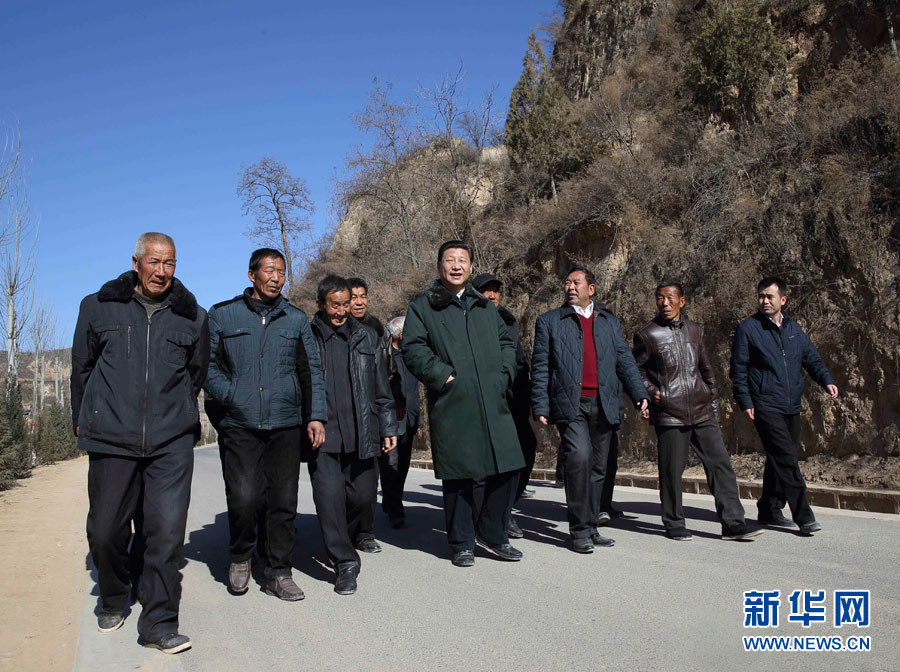 習(xí)近平引領(lǐng)中國特色社會主義進(jìn)入的新時代,也是站在十字路口的人類探索發(fā)展路徑的新時代