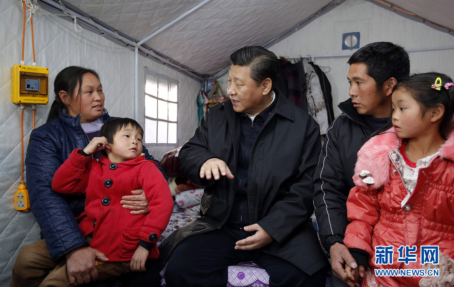 習(xí)近平引領(lǐng)中國特色社會主義進(jìn)入的新時代,也是站在十字路口的人類探索發(fā)展路徑的新時代