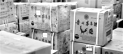 紀(jì)實專題片《國家監(jiān)察》中披露，王曉光家中有一間房子堆滿了茅臺酒，數(shù)量達(dá)到4000多瓶。圖為部分涉案茅臺酒。（資料圖片）