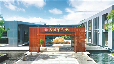以四川天府新區(qū)行政審批局原黨組成員胡澤龍案為鑒，成都深化以案促改