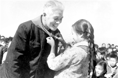 捧著一顆心來(lái) 不帶半根草去