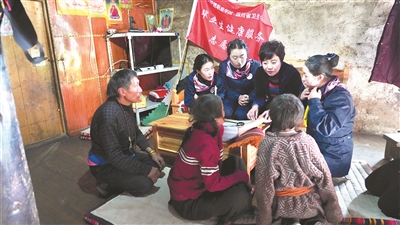 深耕思政課堂、勇攀科研高峰、奉獻(xiàn)大愛(ài)深情……